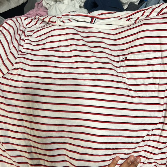 Hi! Im currently cleaning out closet and Im going to be selling some clothes. - Picture 5 of 5